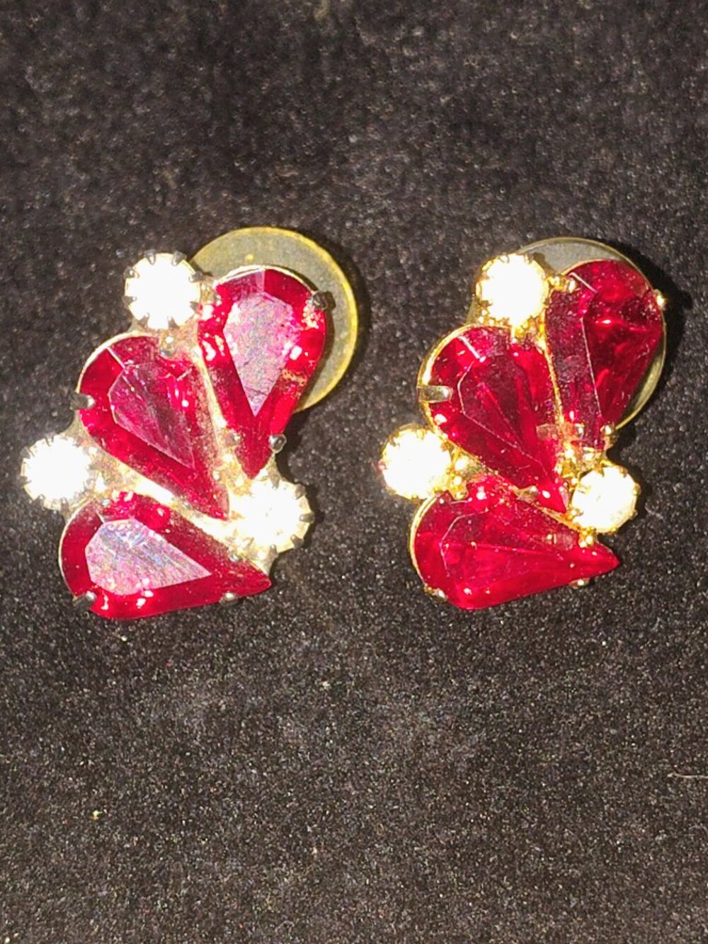 Vintage Ruby‑Red Rhinestone Cluster Earrings – Mid‑Century – 0.75"
